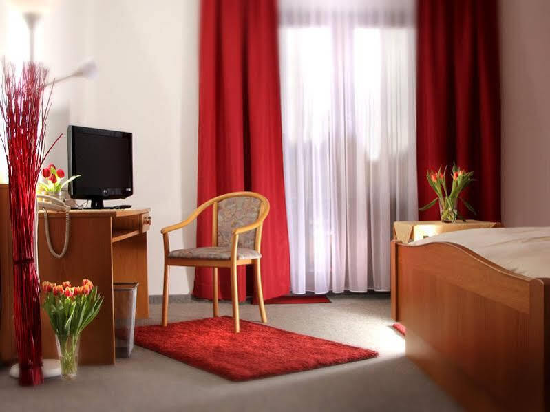 Hotel Bartholomaeus Zeitlarn エクステリア 写真